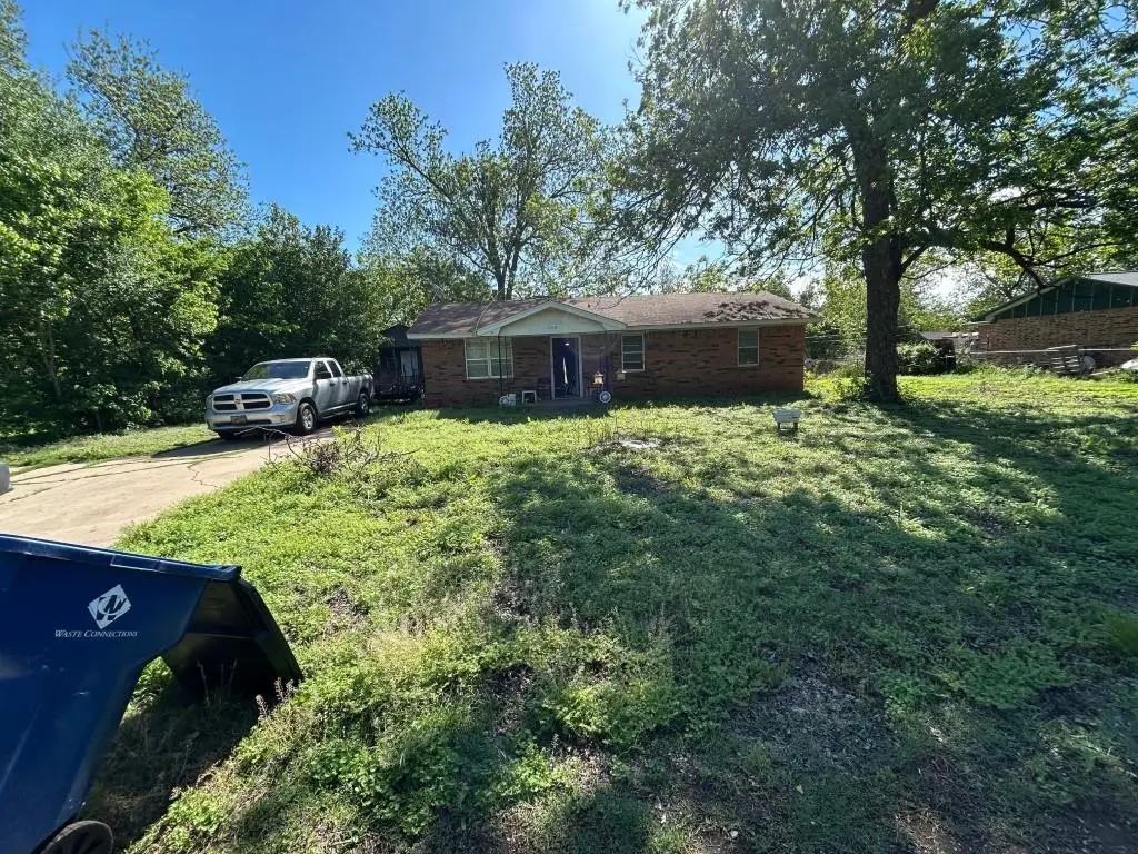 1106 N 11th Street, Chickasha, OK 73018 - #1