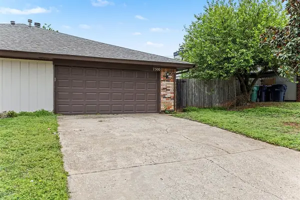 7300 Kings Manor Court, Oklahoma City, OK 73132