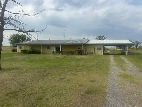 21281 E 987 Road, Foss, OK 73647