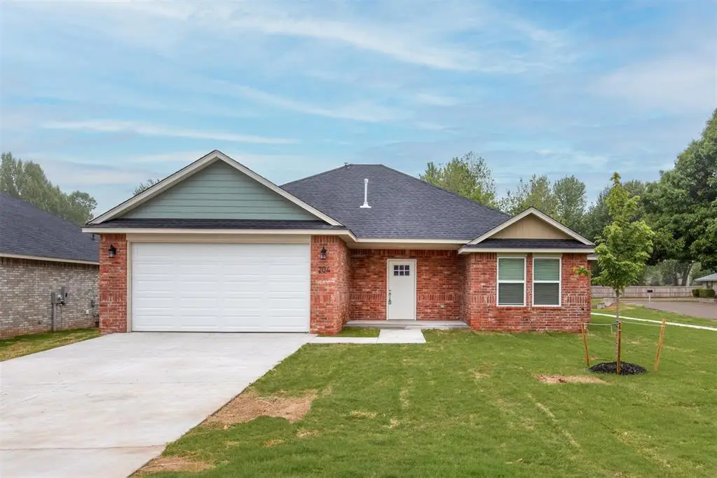 204 E Abbot Lane, Mustang, OK 73064 - #1