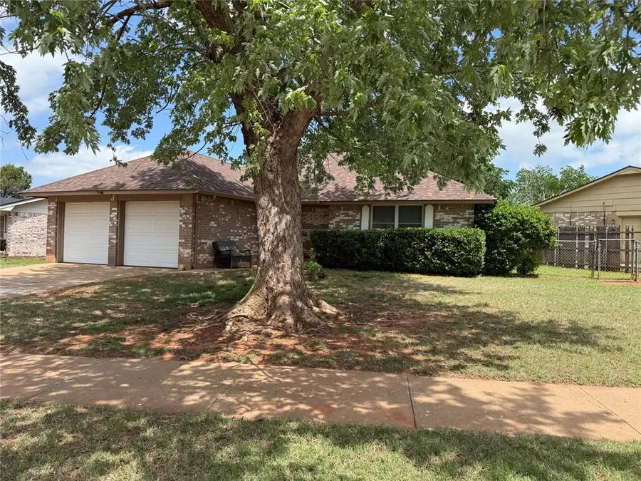 620 S Woodland Drive, Mustang, OK 73064 - #3