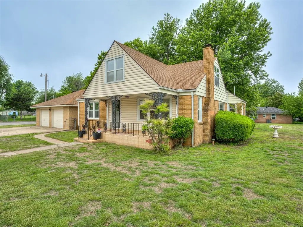 202 W Vandament Avenue, Yukon, OK 73099 - #1