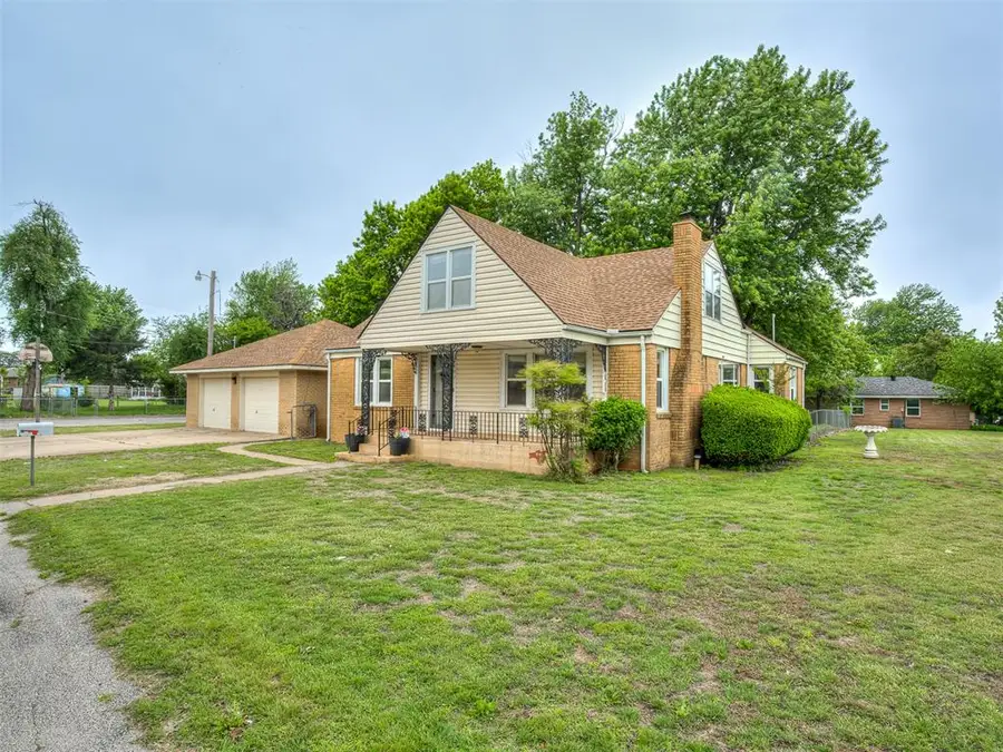 202 W Vandament Avenue, Yukon, OK 73099 - #3