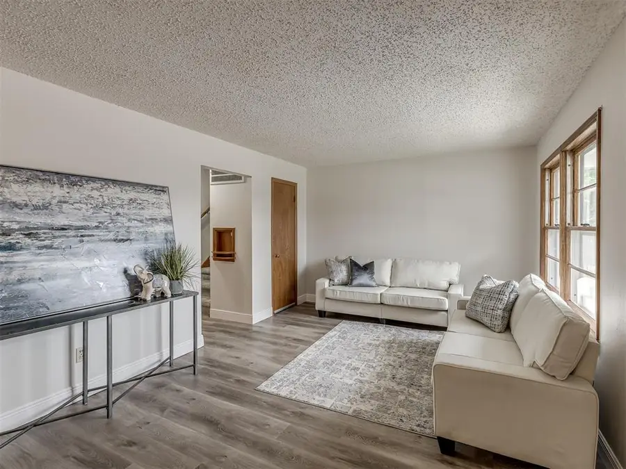 220 W Glenhaven Drive, Midwest City, OK 73110 - #3