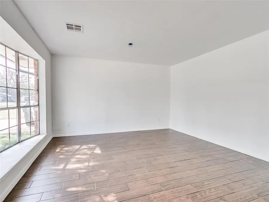 925 N Bradley Avenue, Oklahoma City, OK 73127 - #3