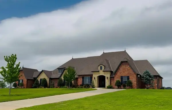 10901 Secretariat Drive, Mustang, OK 73064