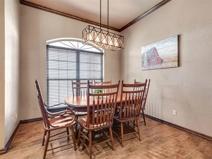 327 N Ash Street, Crescent, OK 73028 - #3