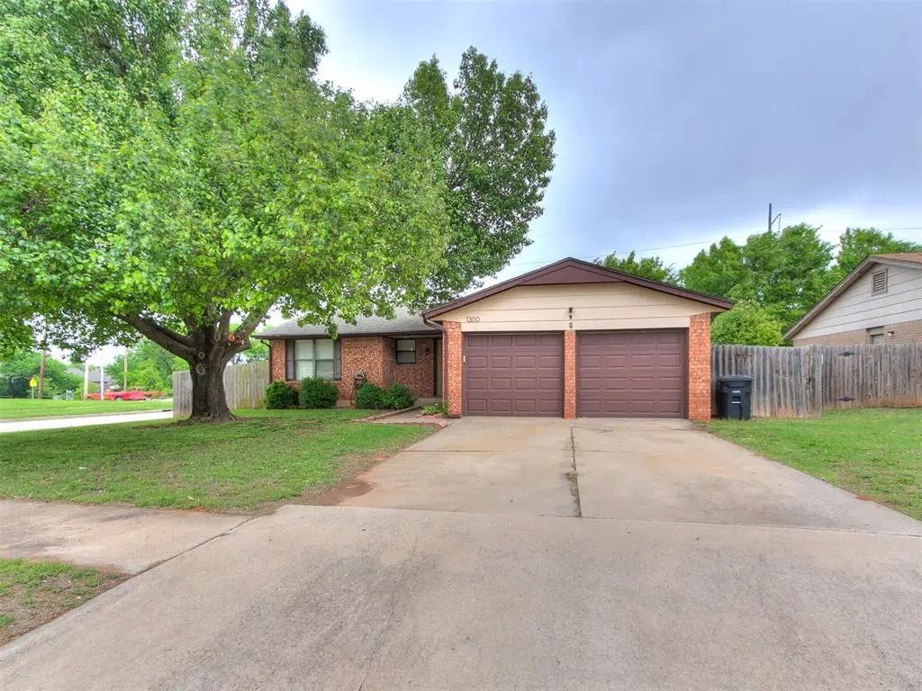 1300 Knollwood Terrace, Moore, OK 73160 - #1