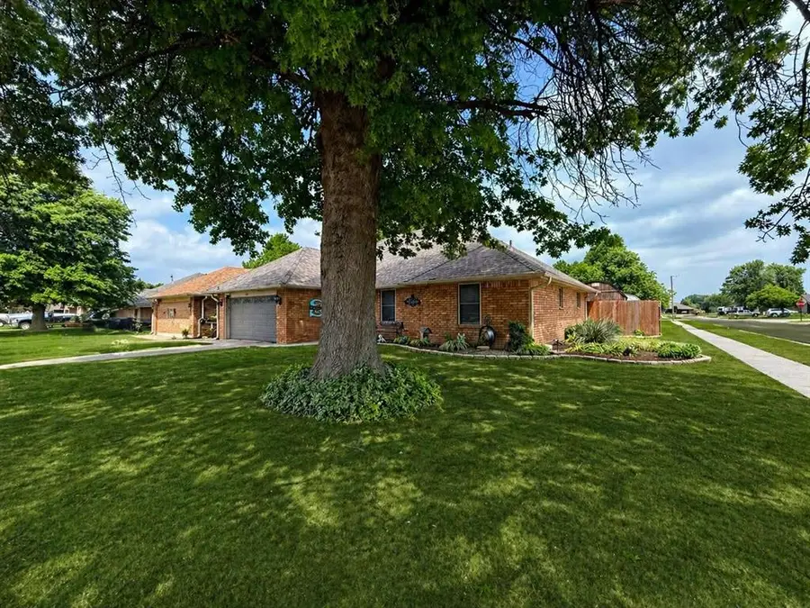 1425 Chimney Hill Road, Yukon, OK 73099 - #2