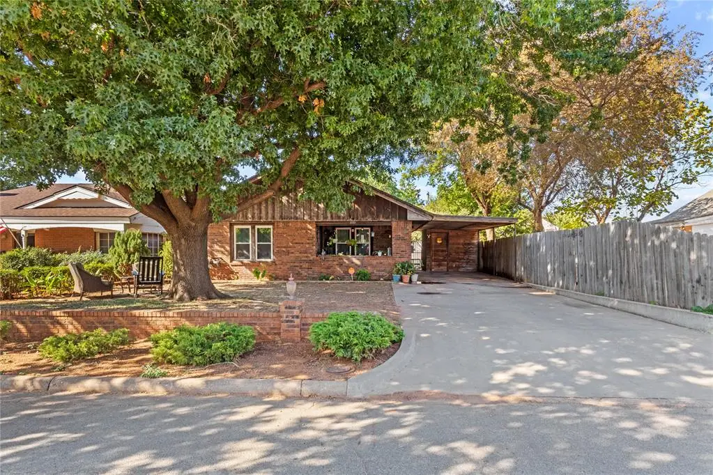 1511 Avant, Clinton, OK 73601 - #1