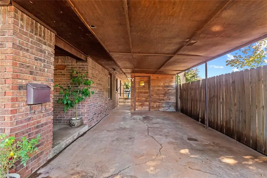1511 Avant, Clinton, OK 73601 - #2