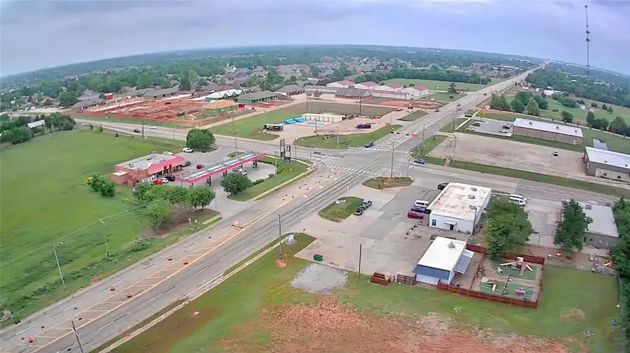 1724 W West Highway 152 Highway, Mustang, OK 73064 - #2