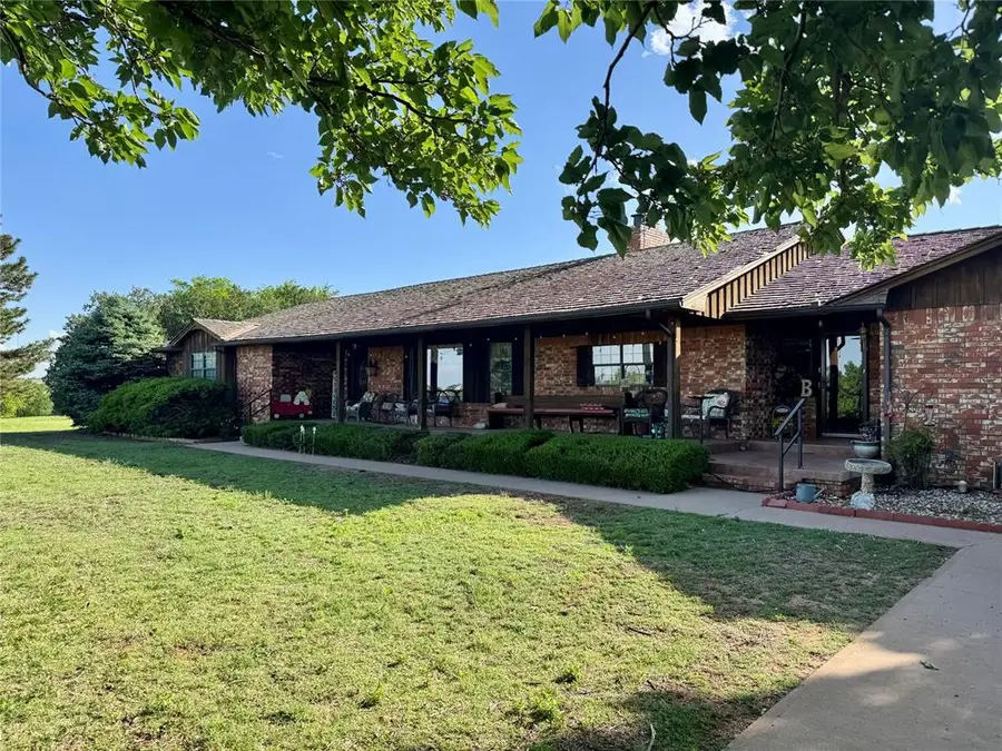 202 Whiteshield Street, Hammon, OK 73650 - #2