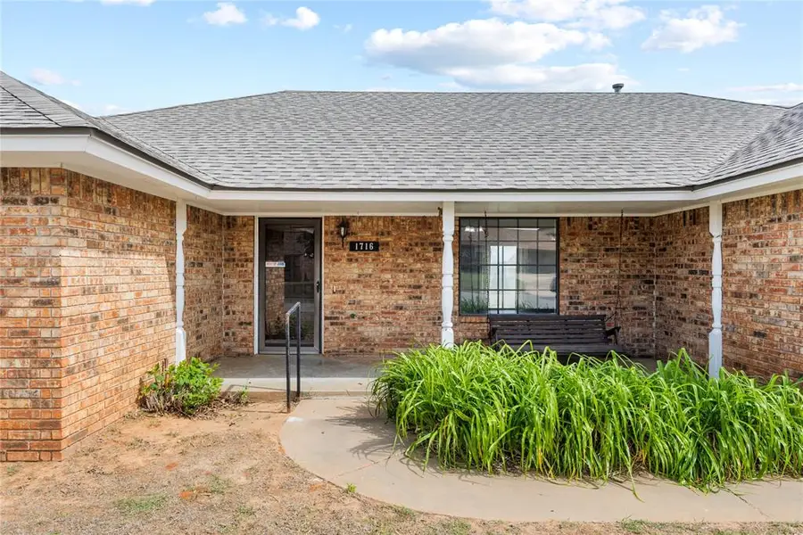 1716 E Ridgeway Street, Weatherford, OK 73096 - #2