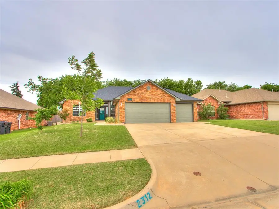 2312 NE 4th Street, Moore, OK 73160 - #2