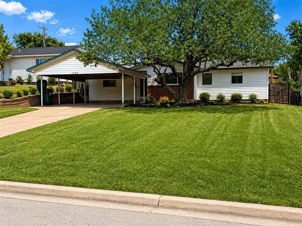 1105 S 13th Street, Clinton, OK 73601 - #1