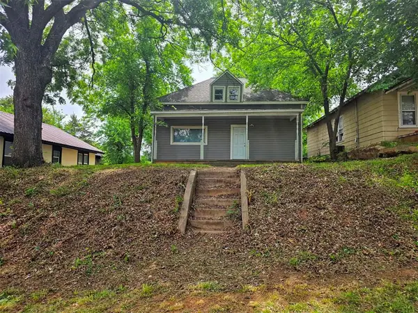 907 W Minnesota Avenue, Chickasha, OK 73018