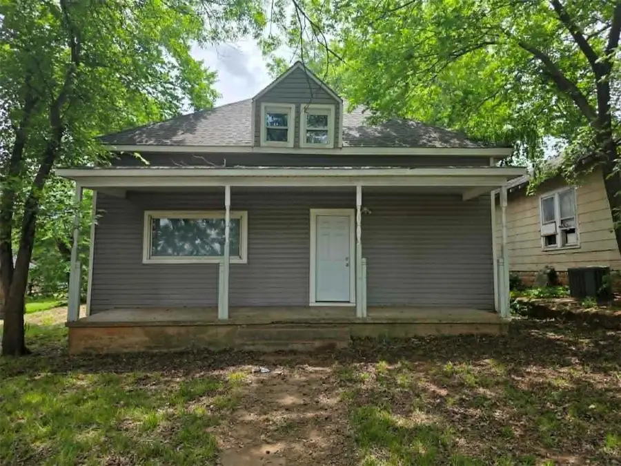 907 W Minnesota Avenue, Chickasha, OK 73018 - #2