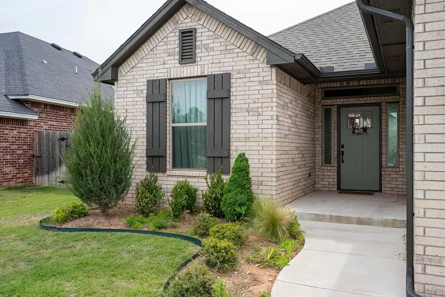 4604 Bermuda Drive, Mustang, OK 73064 - #2