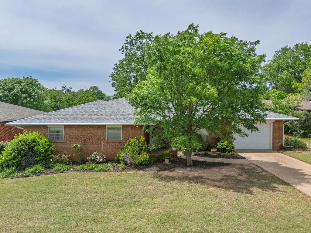 1618 N Oklahoma Avenue, Shawnee, OK 74804 - #1