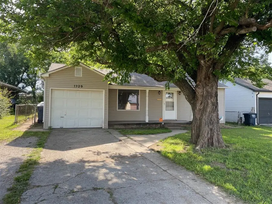 1229 N Tucker Avenue, Shawnee, OK 74801 - #2