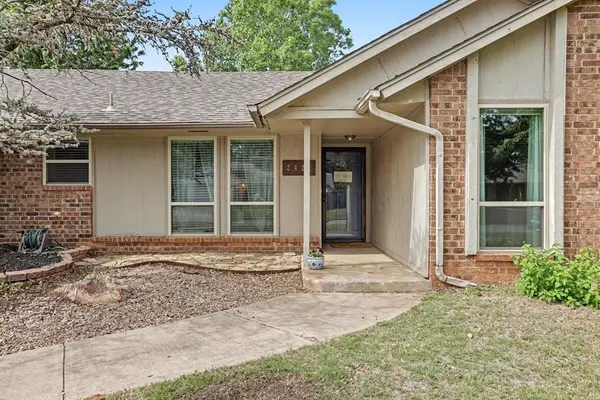 2421 Appleway Street, Edmond, OK 73013