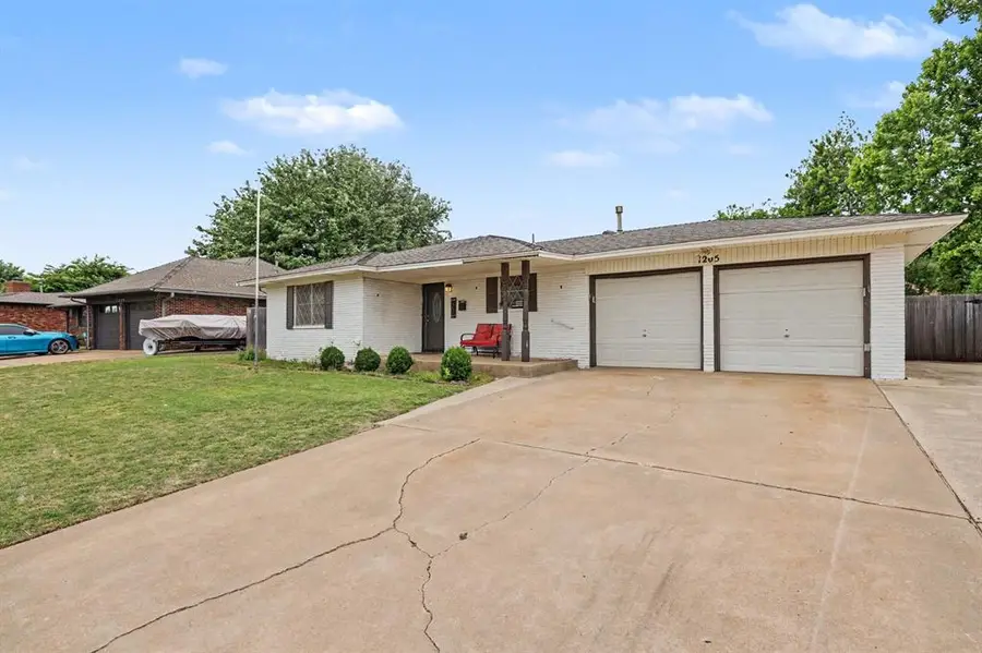 1205 Kingston Drive, Yukon, OK 73099 - #2