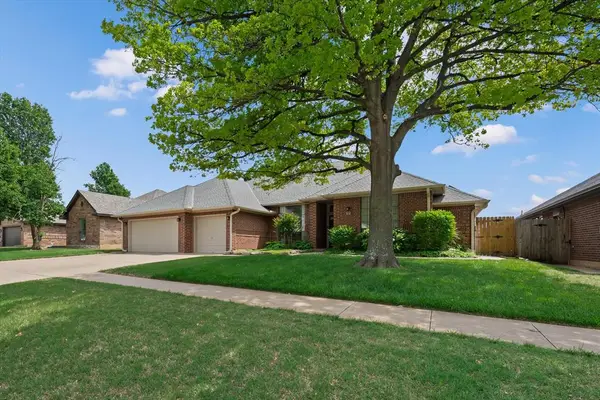 516 NW 143 Street, Edmond, OK 73012