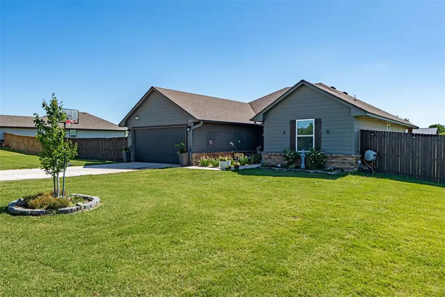 1017 Heritage Hills Drive, Tuttle, OK 73089 - #3