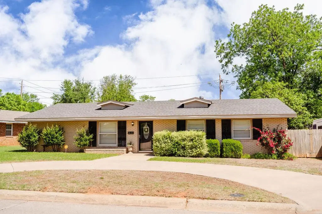 1605 W C Avenue, Elk City, OK 73644 - #1