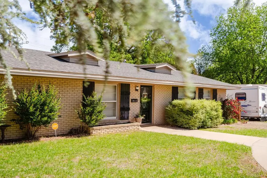 1605 W C Avenue, Elk City, OK 73644 - #3