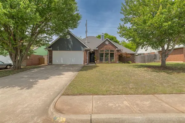 19 N Rockypoint Drive, Edmond, OK 73003