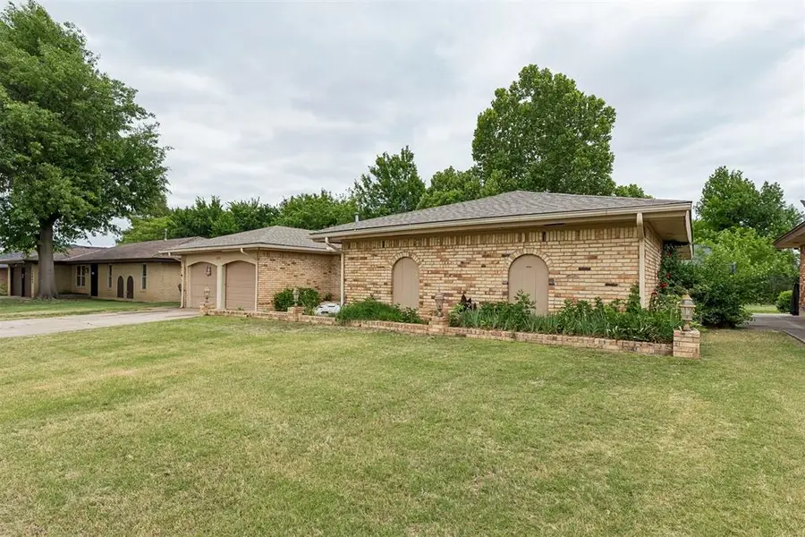 10000 Essex Avenue, The Village, OK 73120 - #2