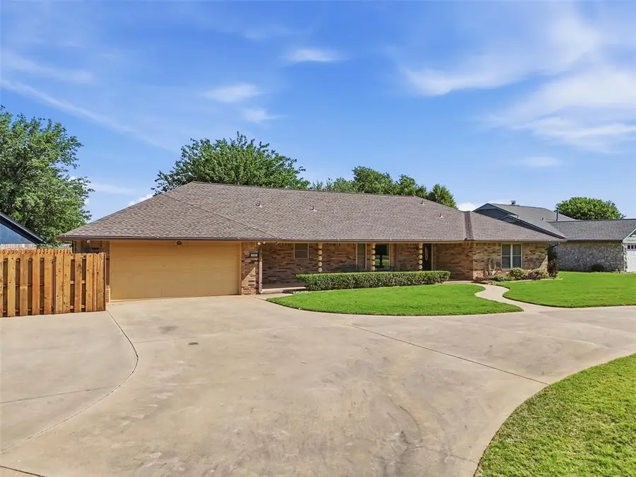 916 W Fay Avenue, Kingfisher, OK 73750 - #2