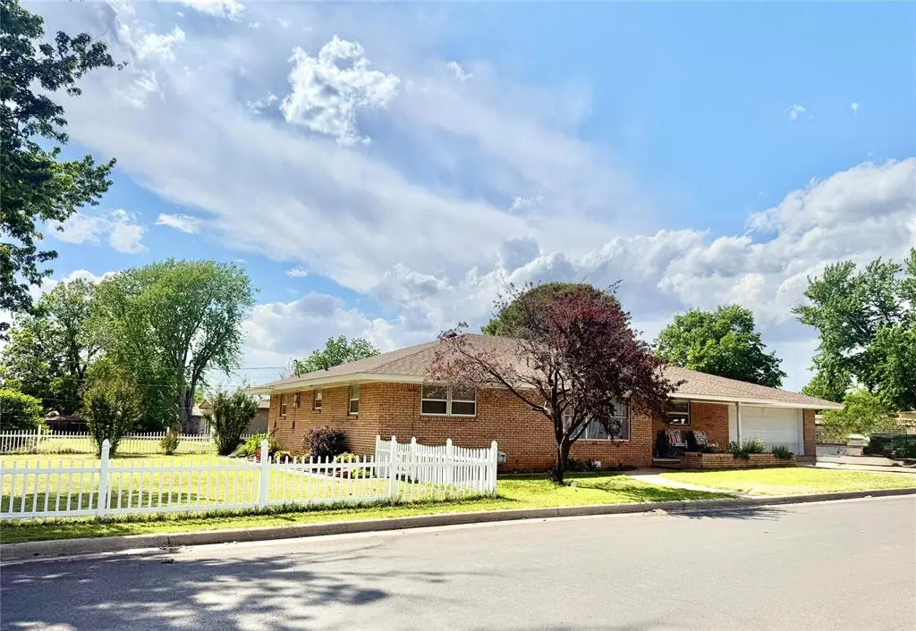 323 N Bryan Street, Weatherford, OK 73096 - #1