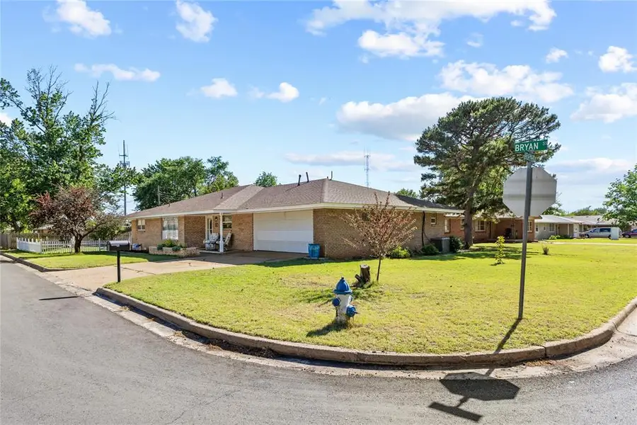 323 N Bryan Street, Weatherford, OK 73096 - #2