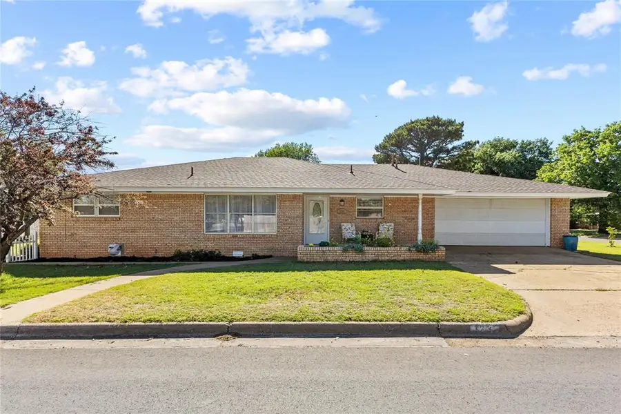 323 N Bryan Street, Weatherford, OK 73096 - #3