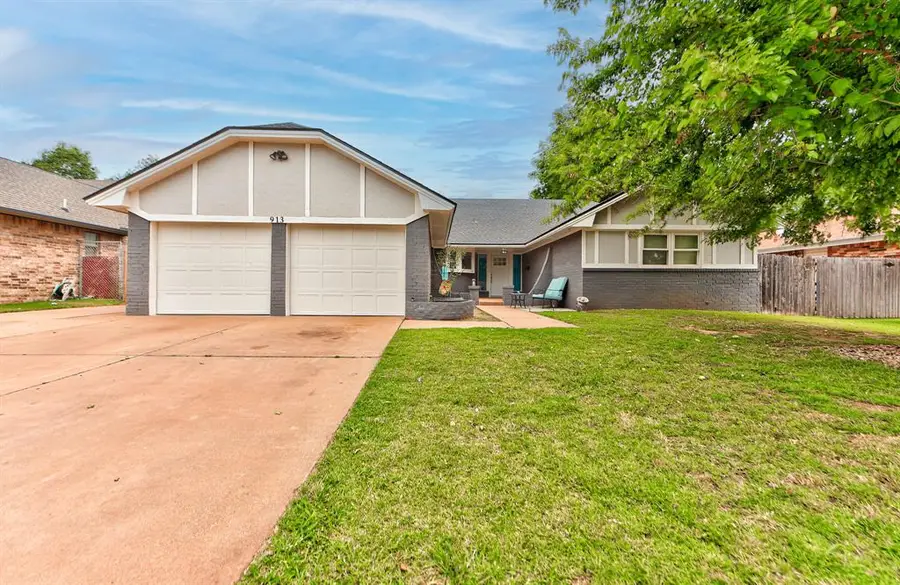 913 NE 4th Street, Moore, OK 73160 - #2