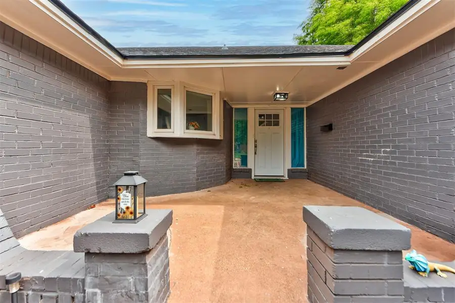 913 NE 4th Street, Moore, OK 73160 - #3