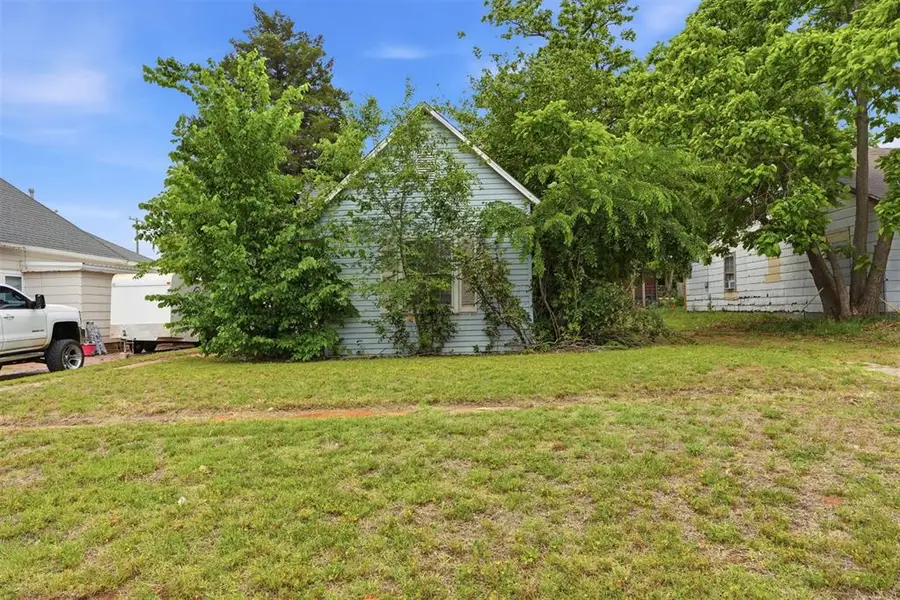 614 W 5th Street, Elk City, OK 73644 - #2