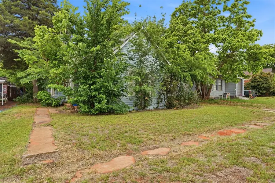 614 W 5th Street, Elk City, OK 73644 - #3