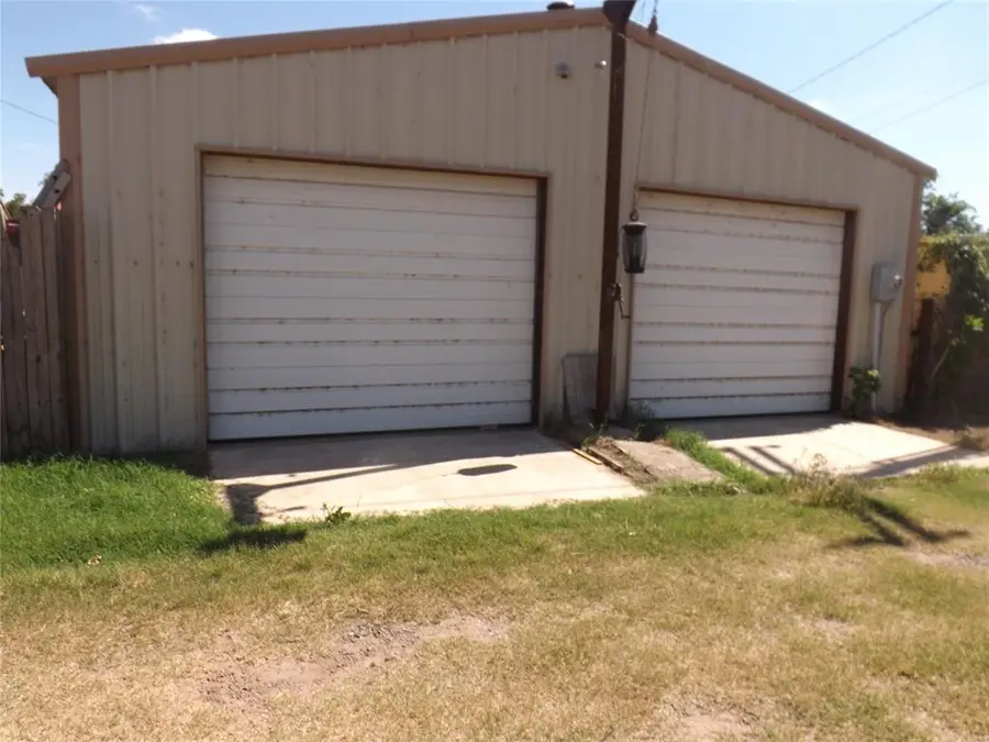 608 E Davis Street, Tipton, OK 73570 - #3