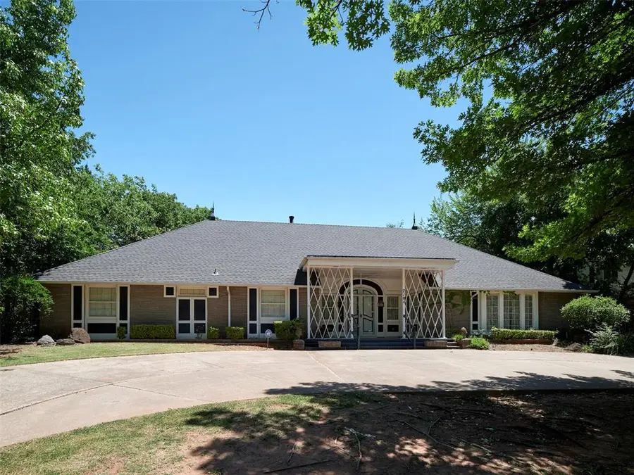 7104 Brentwood Road, Nichols Hills, OK 73116 - #2
