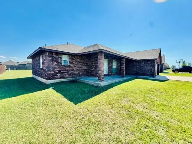 112 W Comanche Avenue, Cashion, OK 73016 - #2