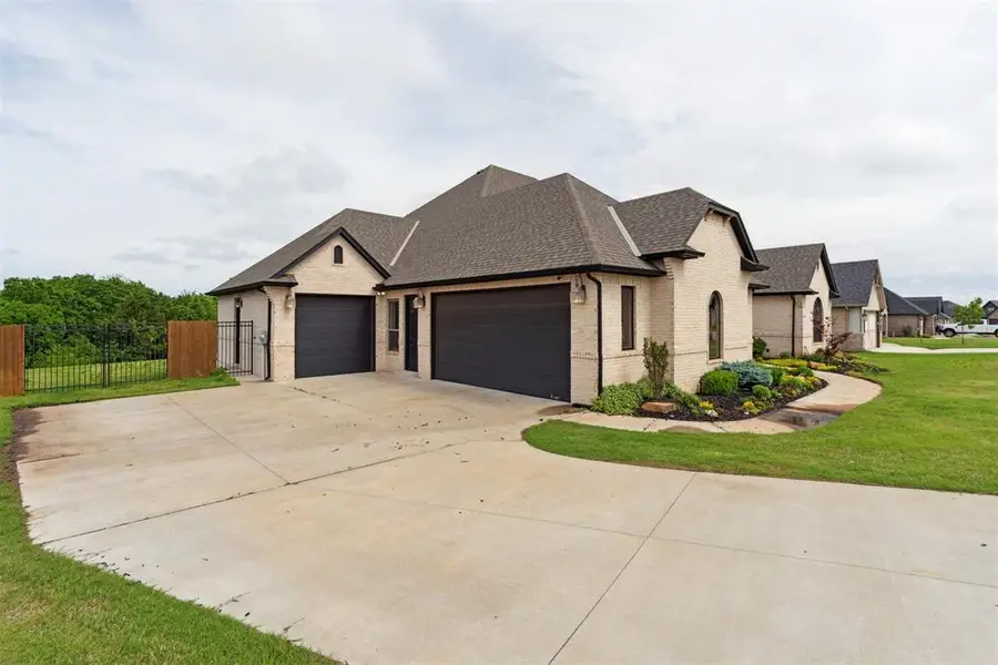 1111 Colonial Avenue, Tuttle, OK 73089 - #2