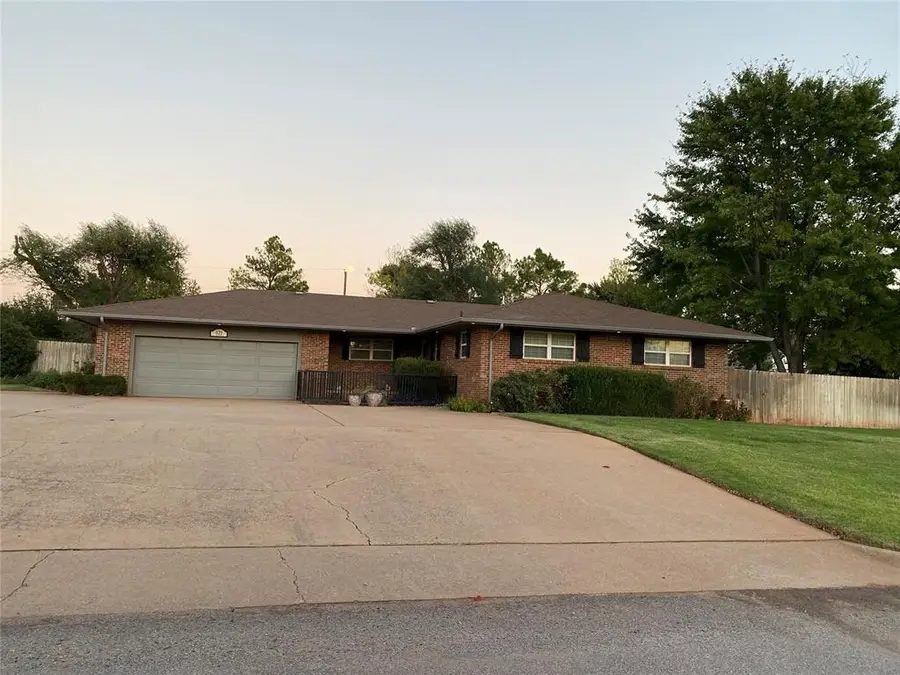 522 N Booth Avenue, Elk City, OK 73644 - #2