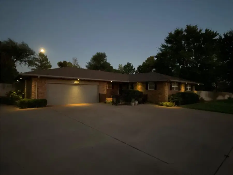 522 N Booth Avenue, Elk City, OK 73644 - #3