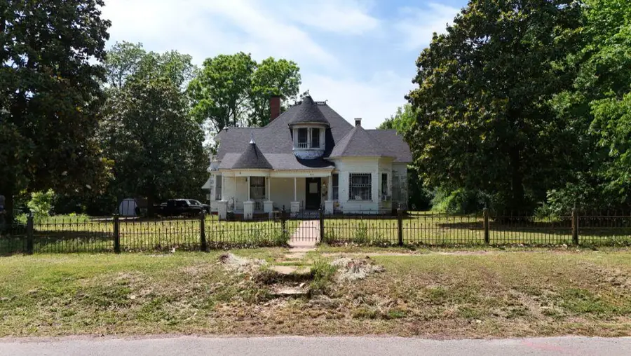 804 N Carr Avenue, Wynnewood, OK 73098 - #2