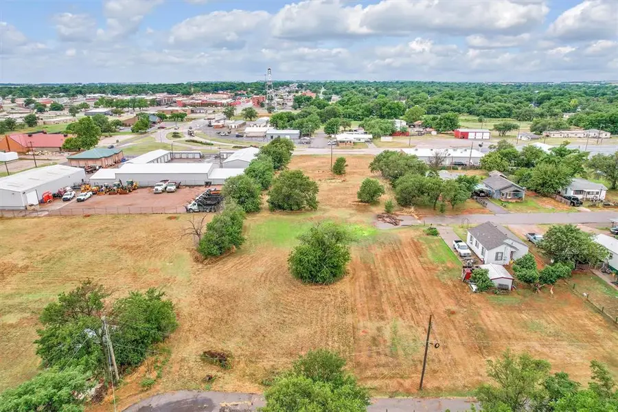 300 N Van Buren Avenue, Elk City, OK 73644 - #2