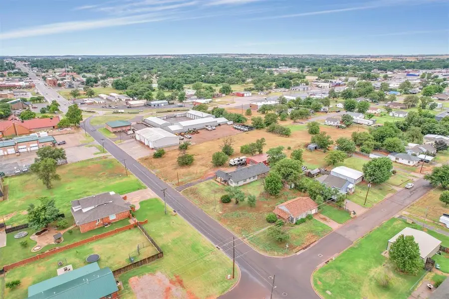529 E 3rd Street, Elk City, OK 73644 - #2